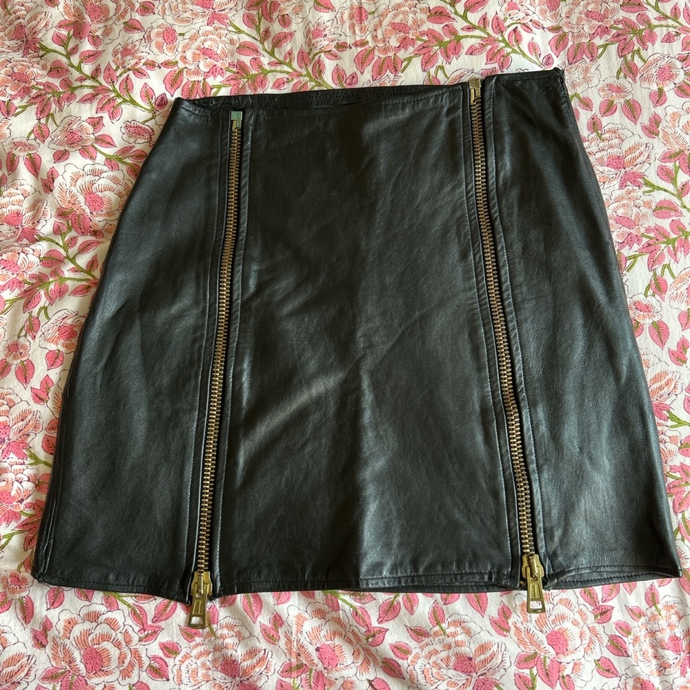 Authentic leather mini skirt with zippers!